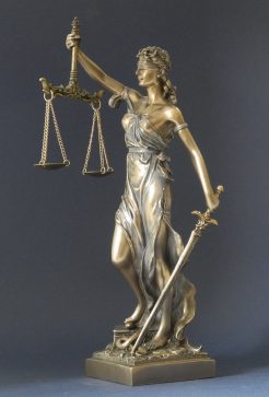 Vrouwe Justitia Kunst en Kadootjes