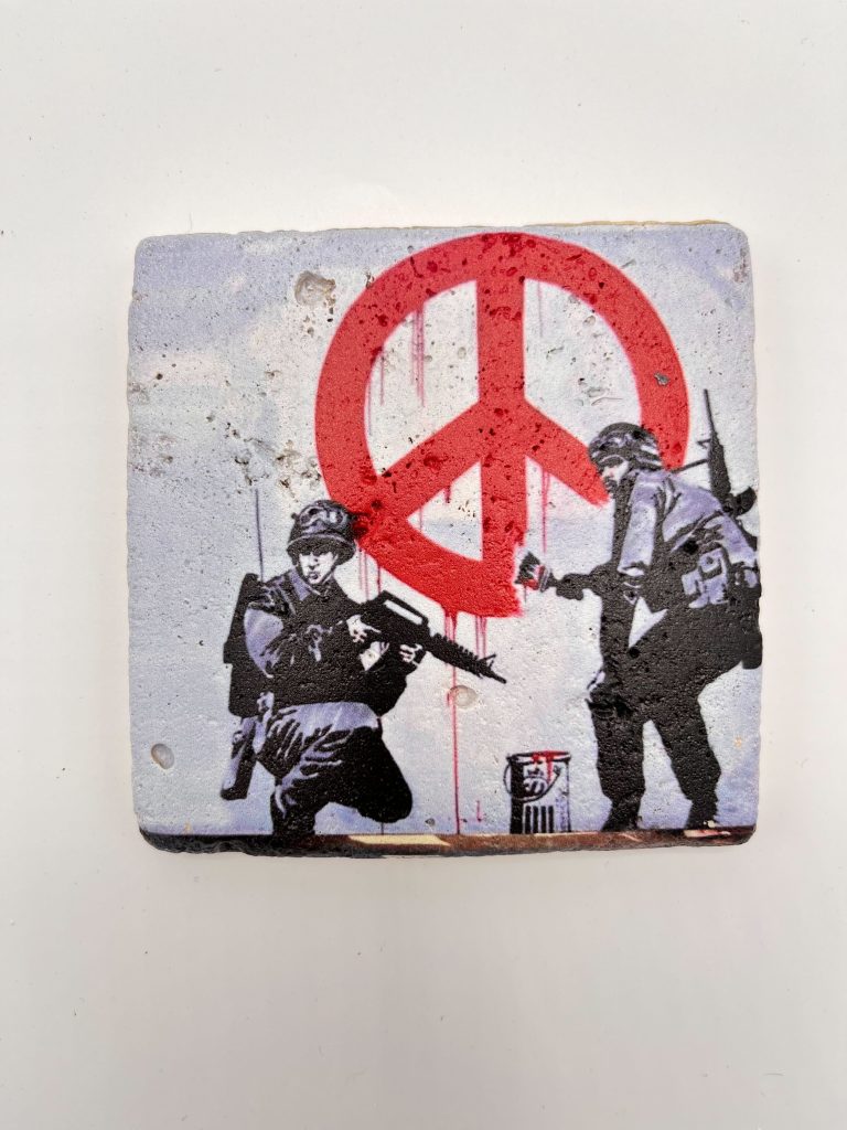 Banksy Tile 'Peace Soldiers' | Kunst & Kadootjes