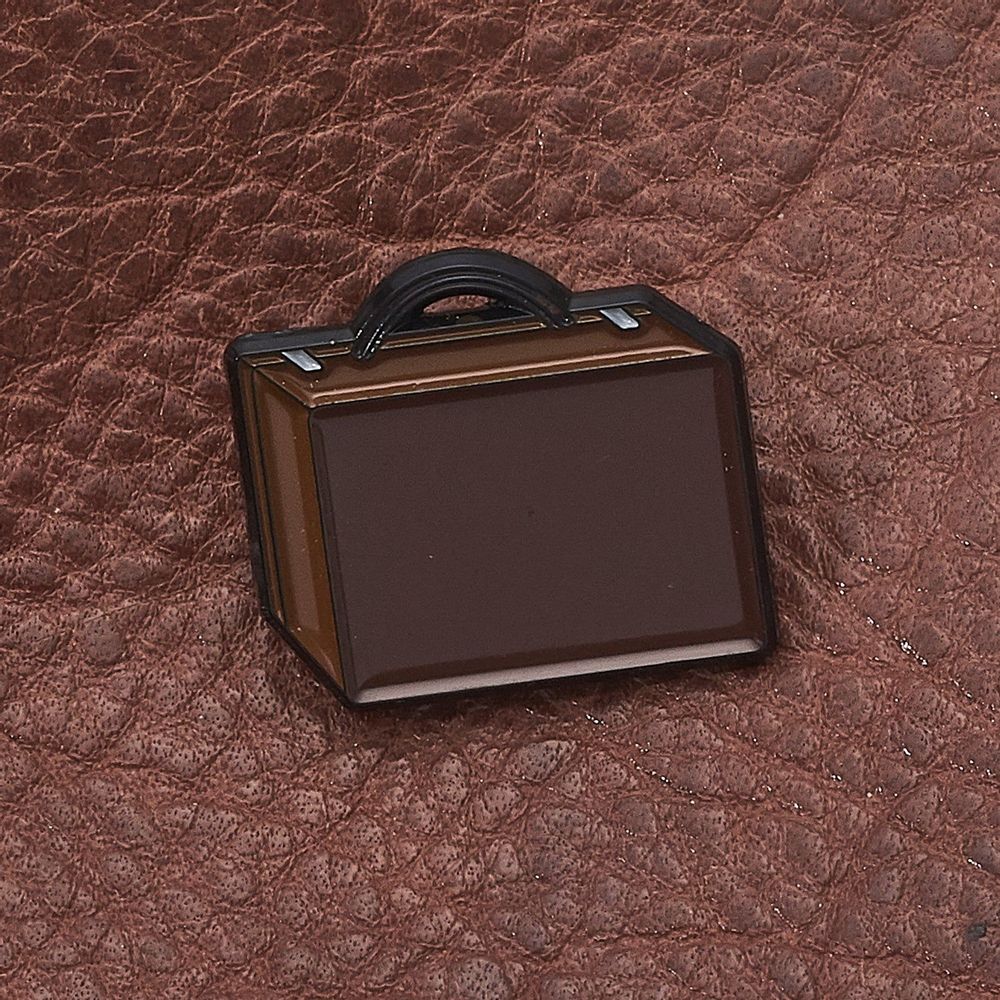 Magritte - The heart of the Matter Pin (suitcase) - Image 3