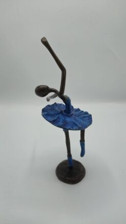 Bronzen beeld ballerina – vrouwfiguur in danshouding met blauw patina (25 cm)