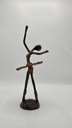 Bronzen beeld ballerina – vrouwfiguur in danshouding met roodbruin patina (25 cm)