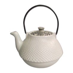 Japanese teapot “Fushigi” white
